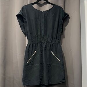 Elegant Black Dress with Zipper Accents